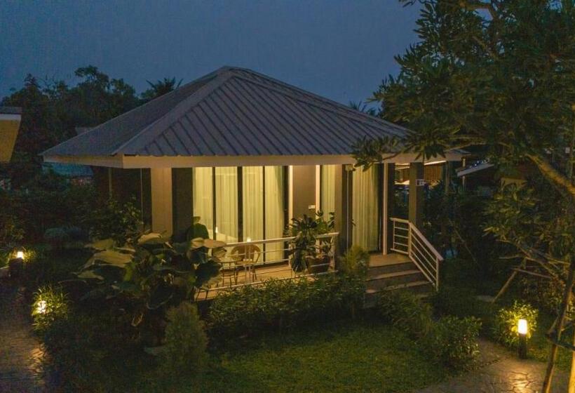 سوییت, Seeview Resort