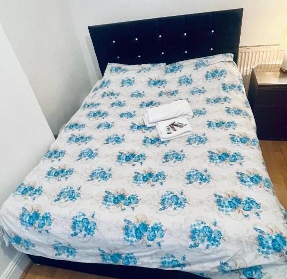 اتاق اکونومی, Mia Property   Two Mile Hill