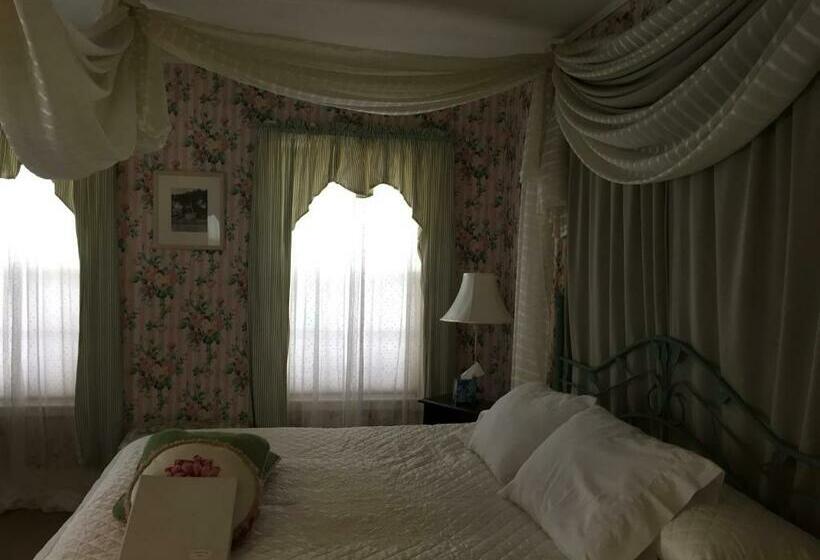 스위트 킹사이즈 침대, Harborview Inn