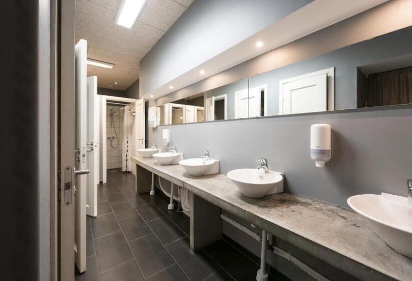 Camera Familiare, Winstrup Hostel