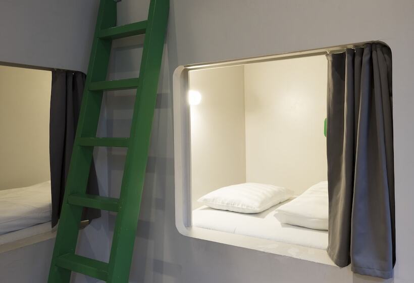 Camera Standard, Winstrup Hostel