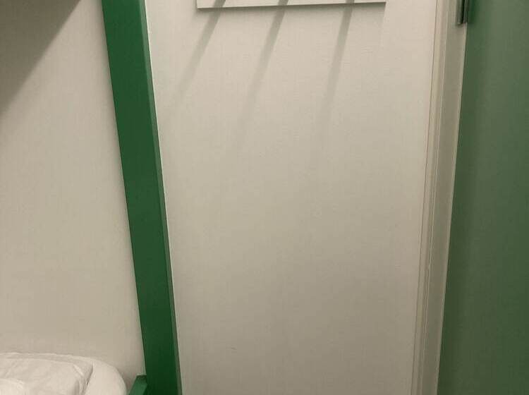 Camera Standard, Winstrup Hostel