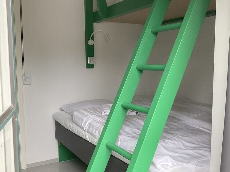 Camera Familiare, Winstrup Hostel
