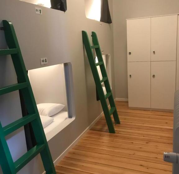 Camera Standard, Winstrup Hostel