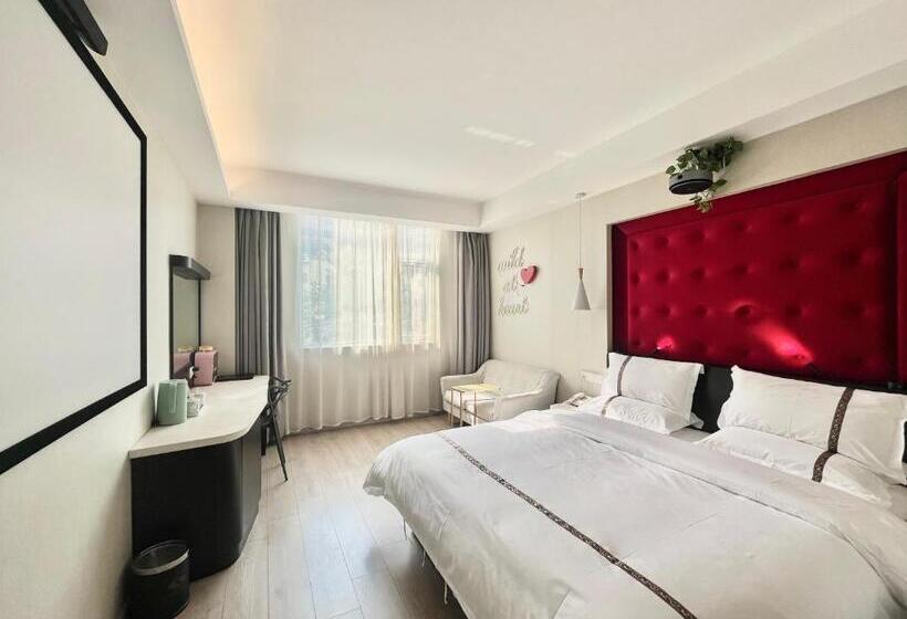 带特大床的豪华房间, Tianshui Times Hotel Zhangjiagang