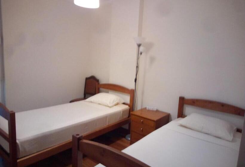 Номер Стандарт, Costa S Lodging, 5min To The Airport, Shared Room For 2 People, Shuttle Service Available