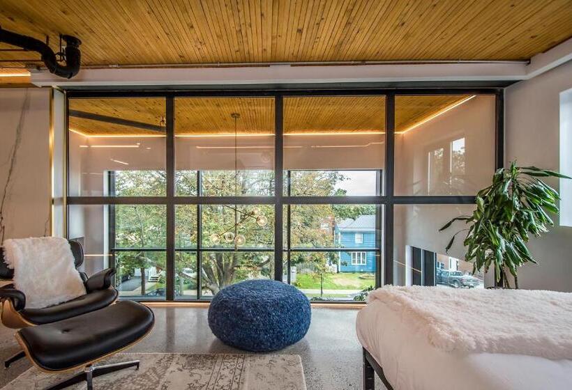 디럭스 룸, Luxury Bnb   Halifax Rooftop   The Sunrise Room