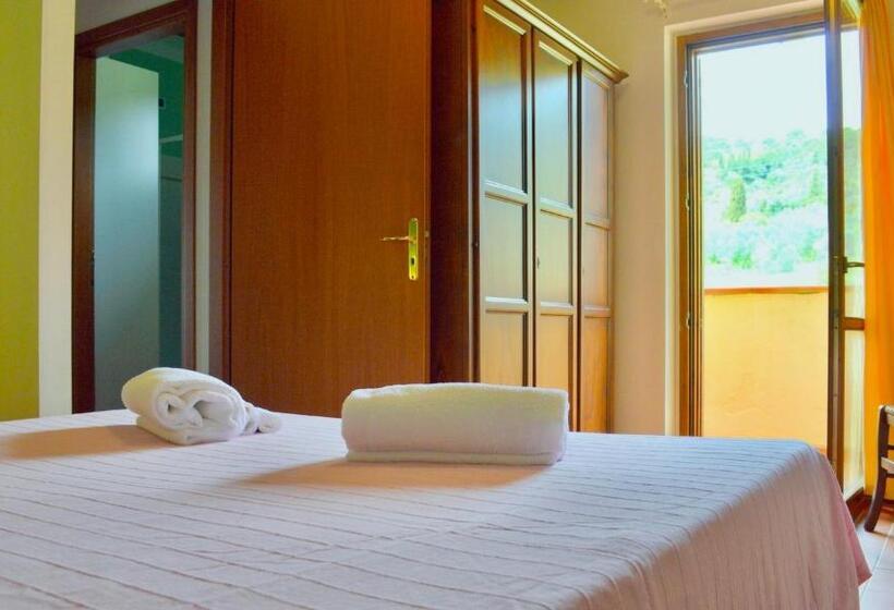 آپارتمان 1 خوابه با بالکن, Isa Apartments 5 Beds, First Floor With Private Outdoor Area, In Residence With Swimming Pool
