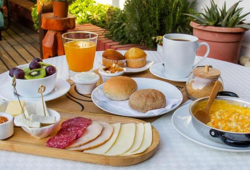 اتاق استاندارد سه نفره, Hostal Almares