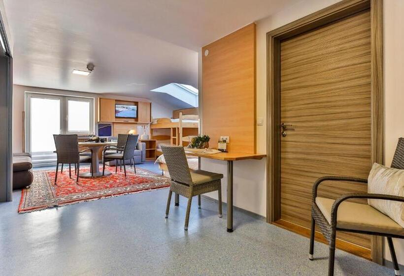 스탠다드 스튜디오, Jugendhotel Bachlehen Und Johanneshof