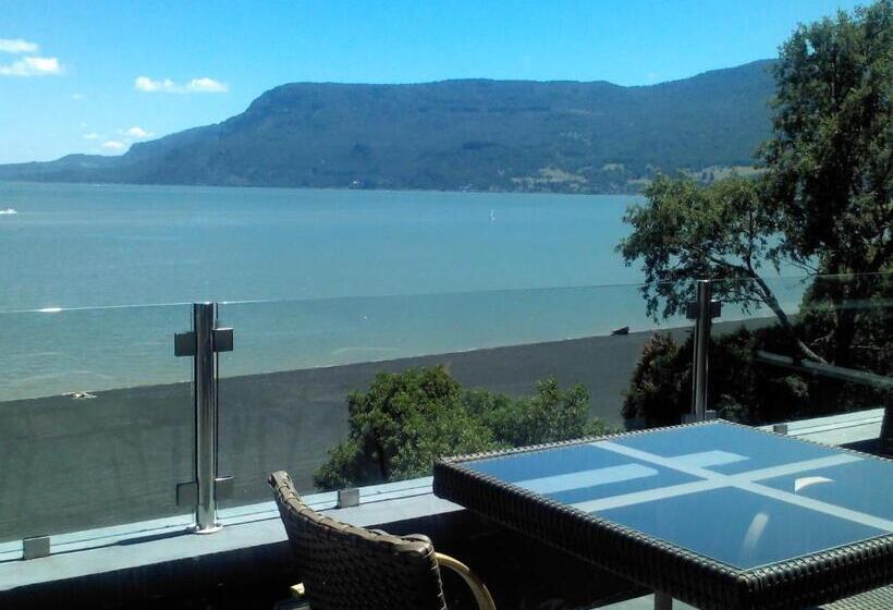 Suite with lake view, Playa Grande Suites