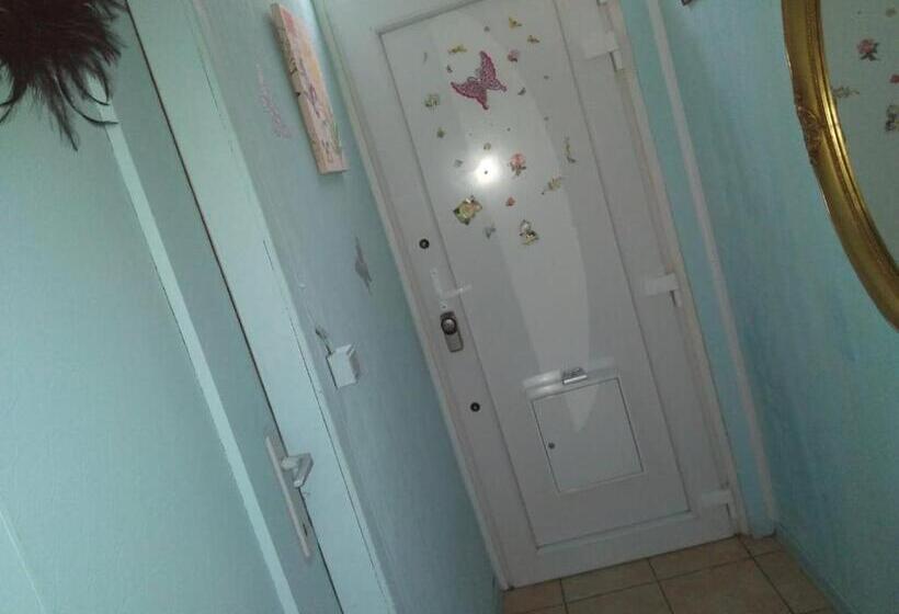اتاق خانوادگی, Room In House   2 Floors 2 Bedrooms Near Central Station