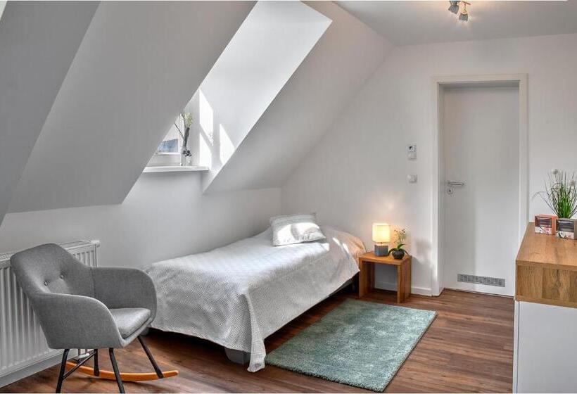 Номер Стандарт, Schloß Falkenhaus