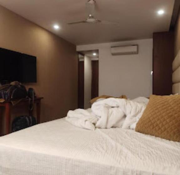 Президентский Люкс, The Ebony , Saharanpur