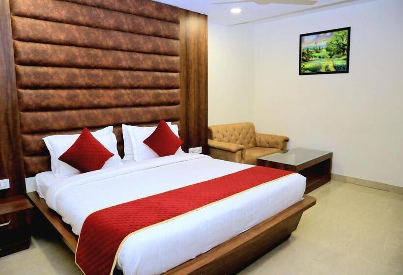 اتاق استاندارد با تخت بزرگ, Pineberry Hotels   Near Golden Temple