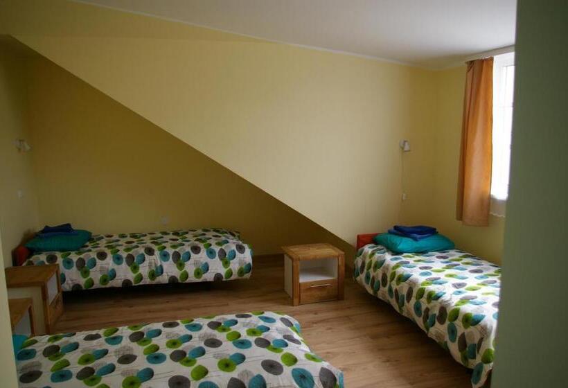 اتاق استاندارد چهار تخته, Kagu Hostel