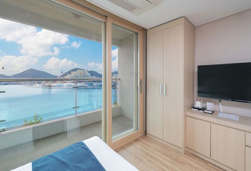 اتاق لوکس با چشم‌انداز دریا, The Hotel Soo