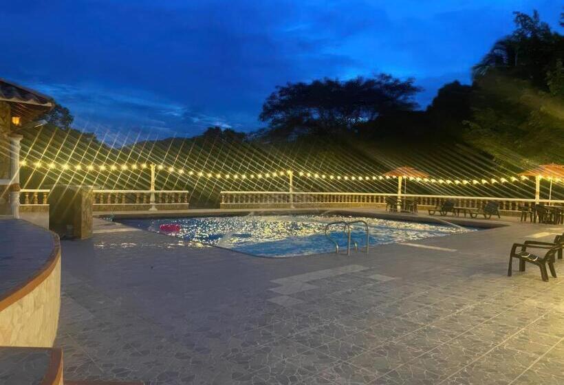 Трехместный Номер Базовый, Hacienda Con Piscina Privada/aire Acondicionado/jacuzzi