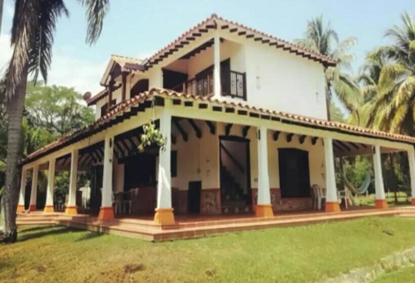 Трехместный Номер Базовый, Hacienda Con Piscina Privada/aire Acondicionado/jacuzzi