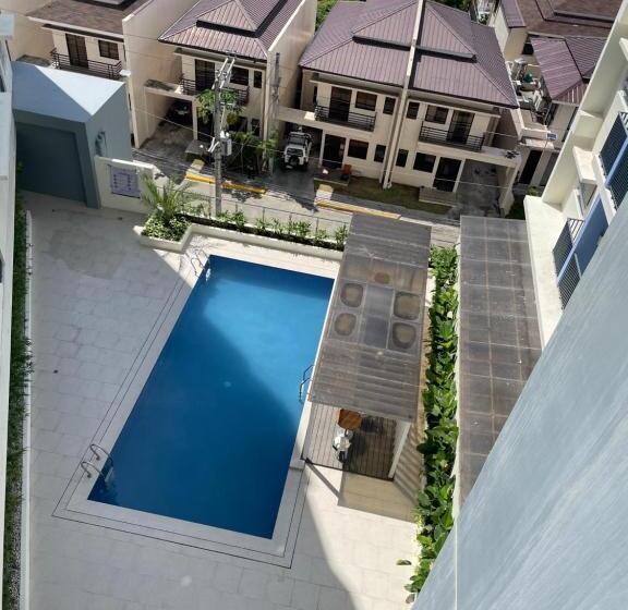 디럭스 트리플 룸, Northwoods Place Condominium