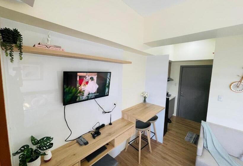 디럭스 트리플 룸, Northwoods Place Condominium