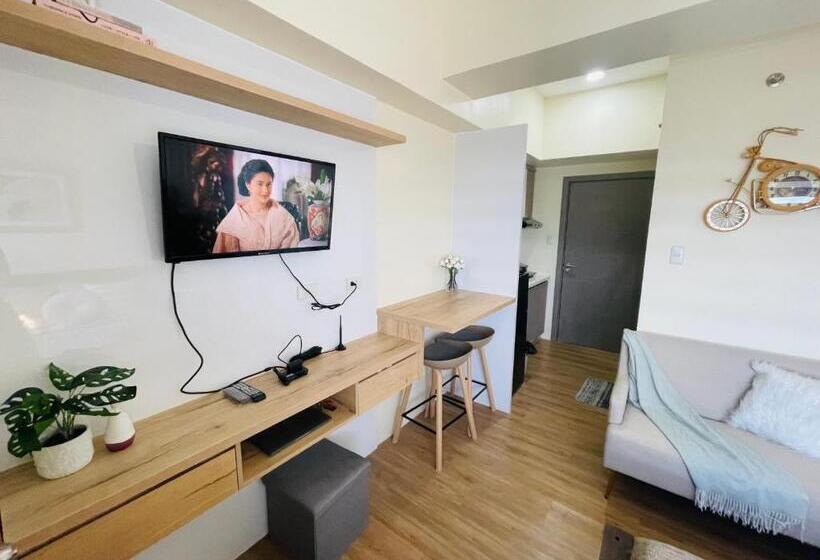디럭스 트리플 룸, Northwoods Place Condominium
