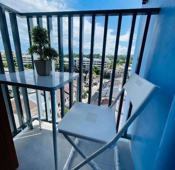 디럭스 트리플 룸, Northwoods Place Condominium