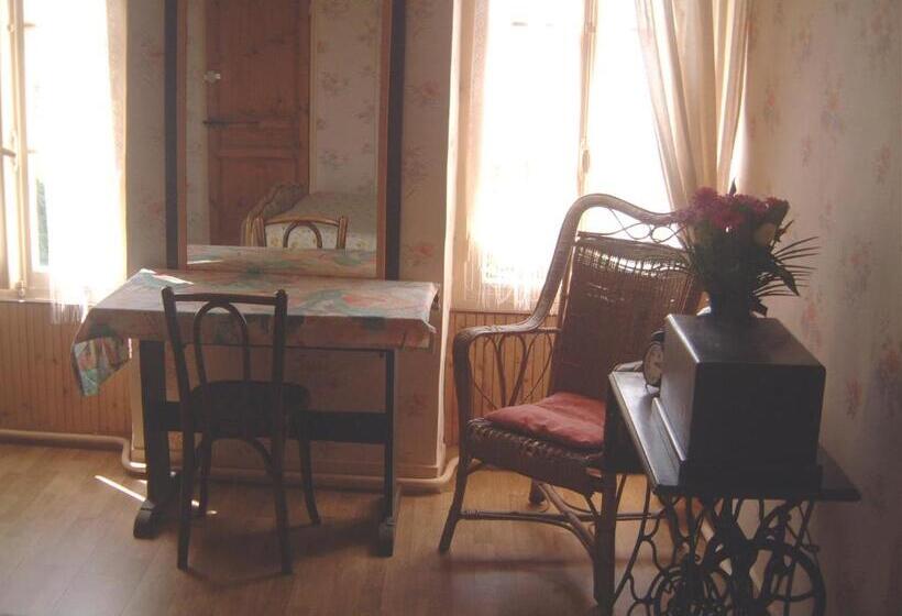 Семейный Номер, Chambres Et Tables D Hôtes à L Auberge Touristique