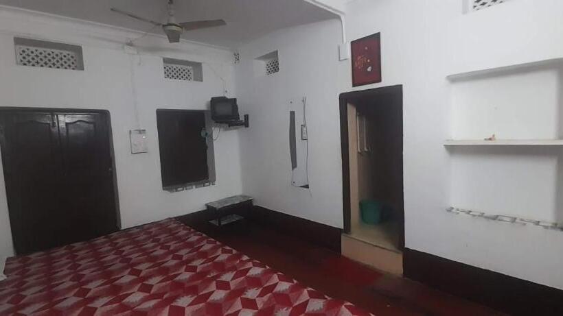 Семейный Номер, Rupak Rest House ,call 79031 58122 !near Deoghar Baba Mandir