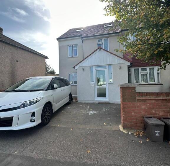 Номер Deluxe, Luxury Ensuite Studio In Crayford Dartford Bexley London With Full Kitchen And Side Garden Alleyway
