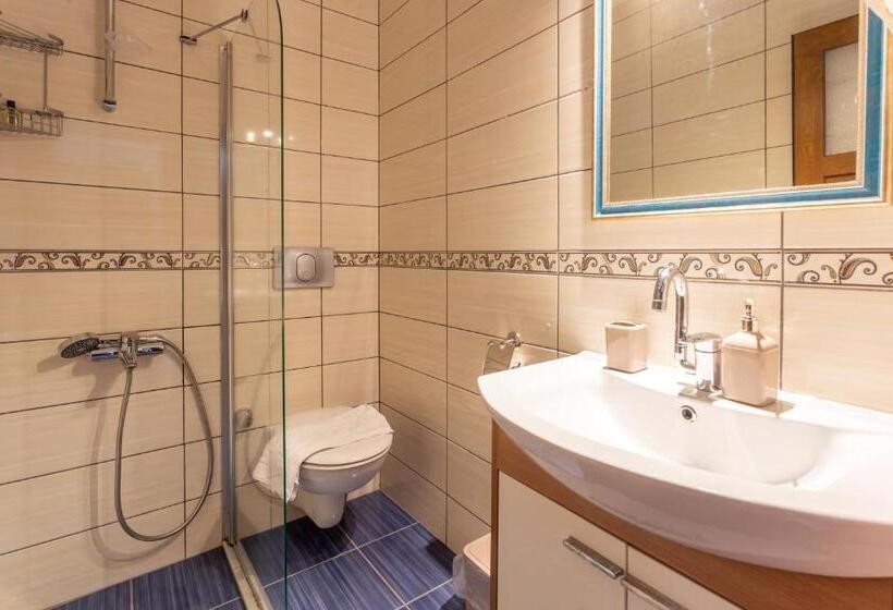 اتاق استاندارد سه نفره, Nest Gunay Otel