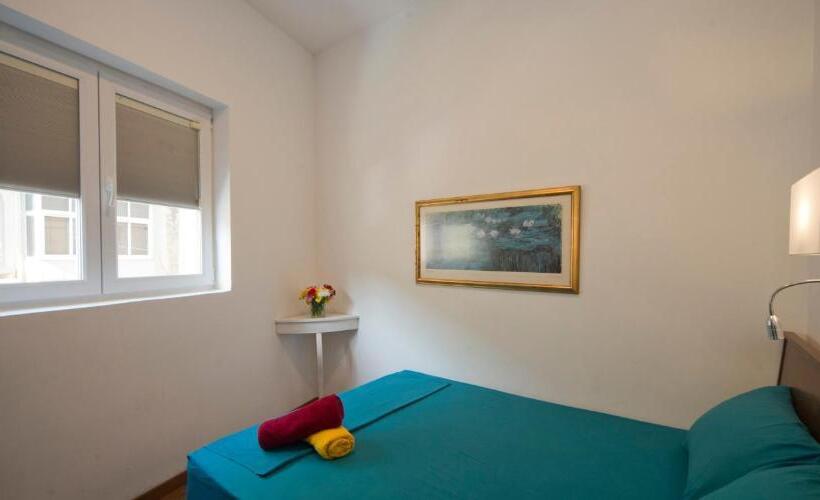اتاق لوکس, Marco Polo Party Hostel