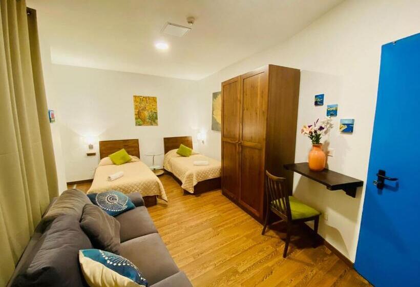 اتاق استاندارد با سرویس بهداشتی مشترک, Marco Polo Party Hostel
