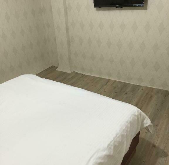 اتاق استاندارد یک نفره, Chia Rong Hostel