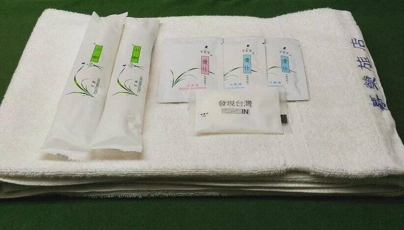 اتاق استاندارد چهار تخته, Chia Rong Hostel