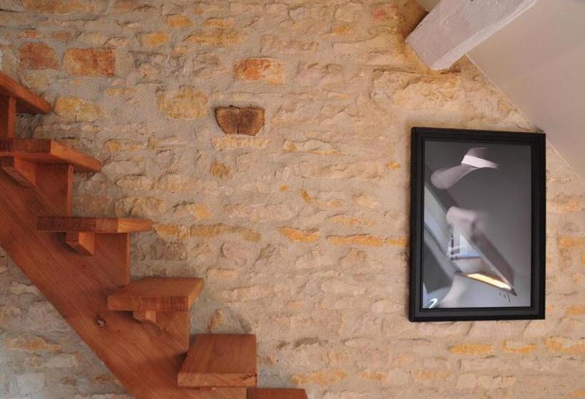 اتاق استاندارد سه نفره, Les Glycines Vézelay