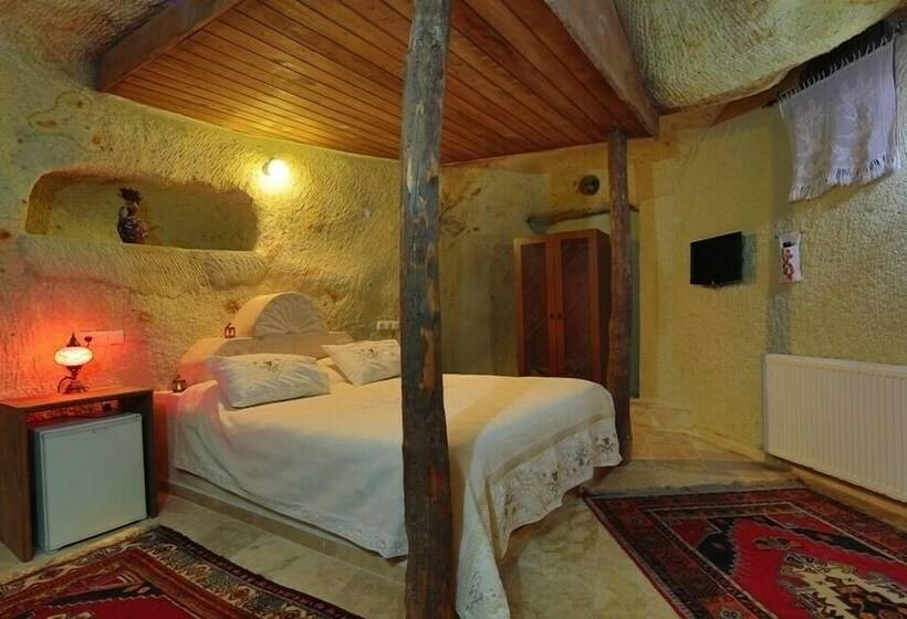 자쿠지 스위트, Jerveni Cave