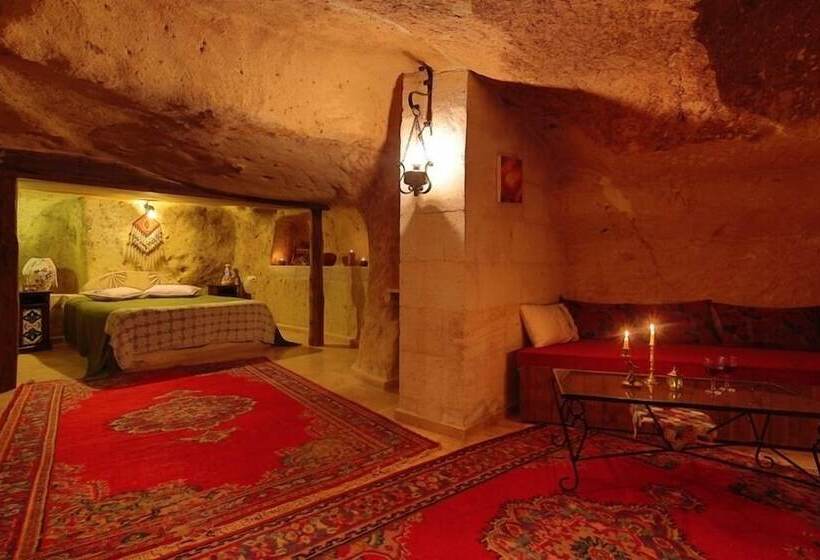 자쿠지 스위트, Jerveni Cave