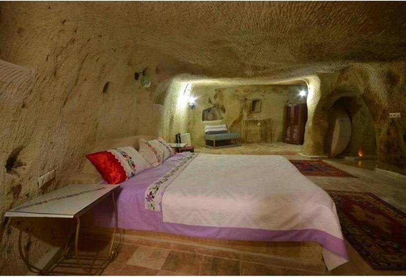 자쿠지 스위트, Jerveni Cave