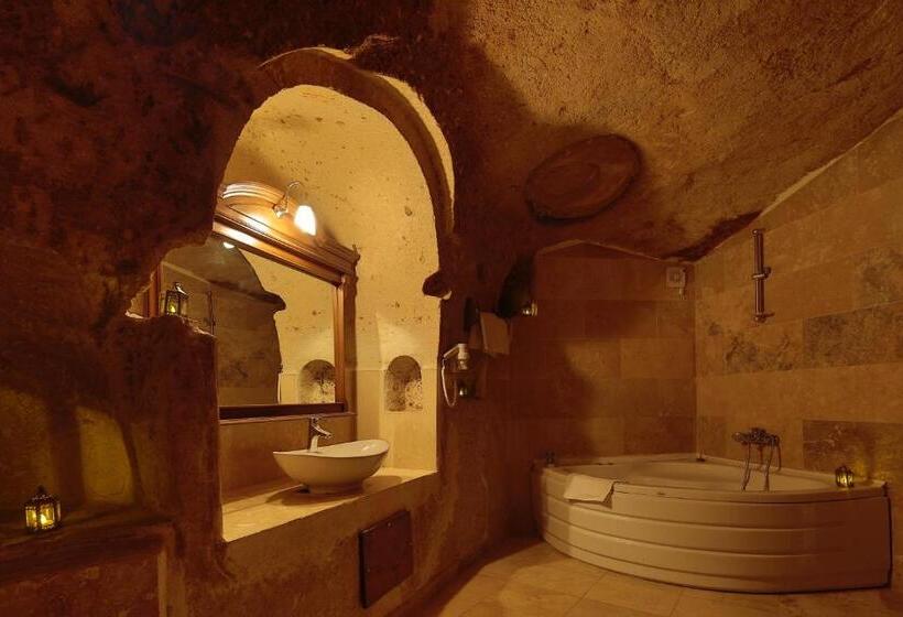 자쿠지 스위트, Jerveni Cave