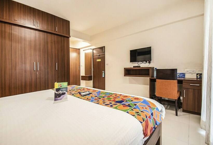 디럭스 룸, Fabhotel Oakwoods Serai