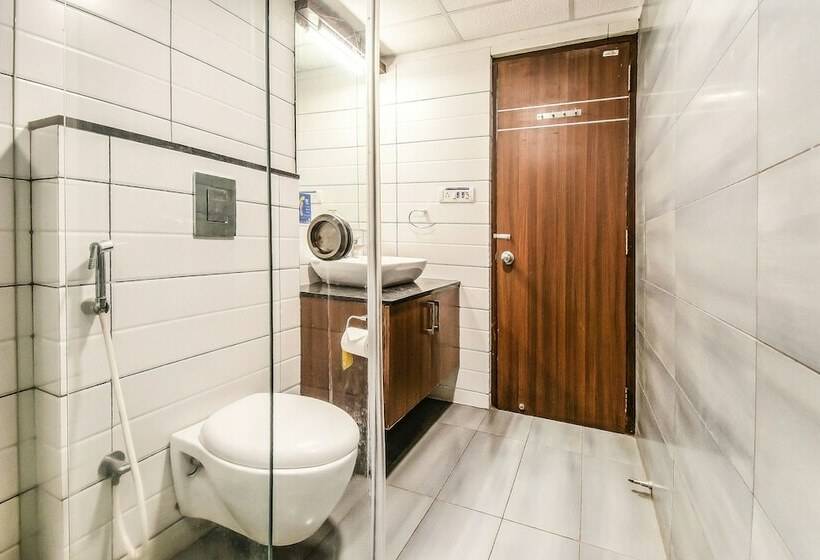 디럭스 룸, Fabhotel Oakwoods Serai