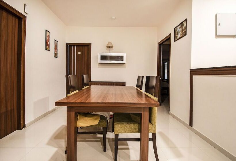 스위트, Fabhotel Oakwoods Serai