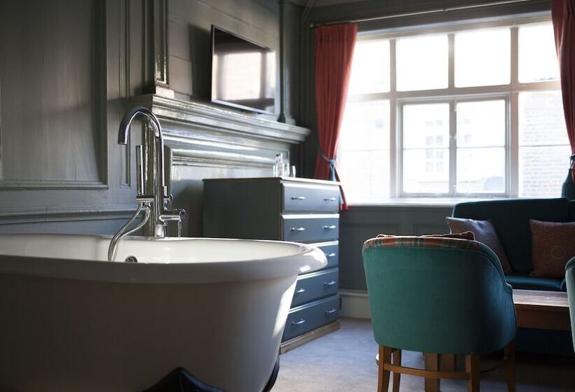 اتاق سوپریور, The Ostrich Inn Colnbrook London Heathrow