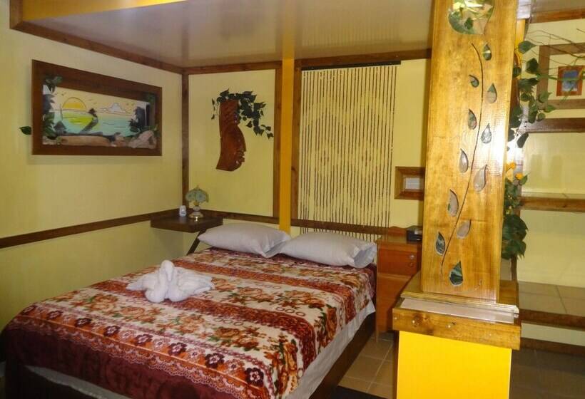 스탠다드 스튜디오, Cocopele Inn
