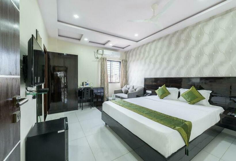 Номер Deluxe, Treebo Greenwood Premier Suites, Old Airport Road