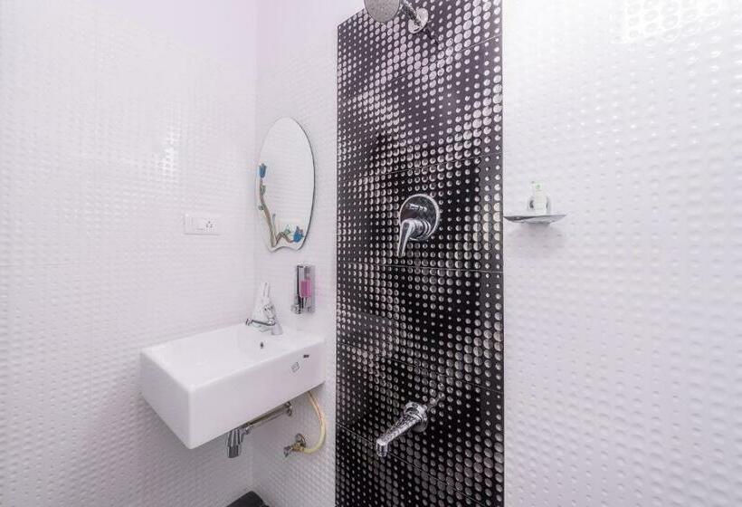 Номер Стандарт, Treebo Greenwood Premier Suites, Old Airport Road