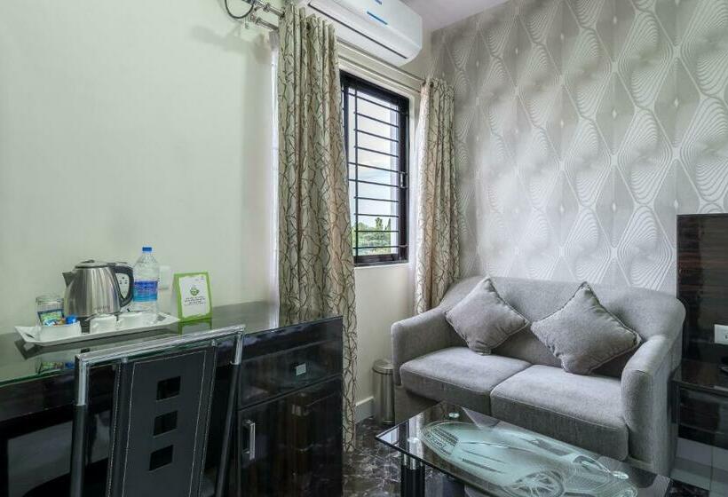 Номер Deluxe, Treebo Greenwood Premier Suites, Old Airport Road