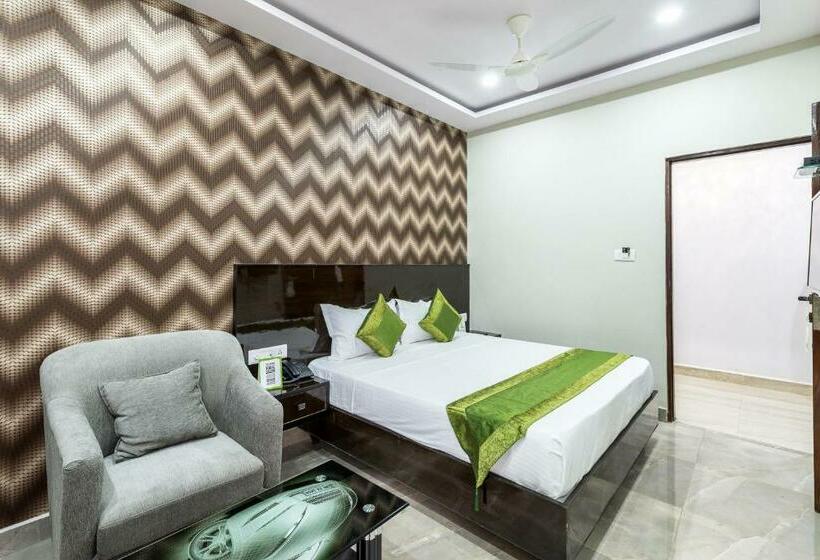 Номер Стандарт, Treebo Greenwood Premier Suites, Old Airport Road