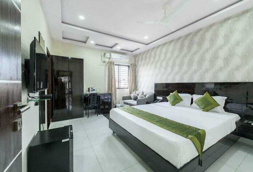 Номер Стандарт, Treebo Greenwood Premier Suites, Old Airport Road